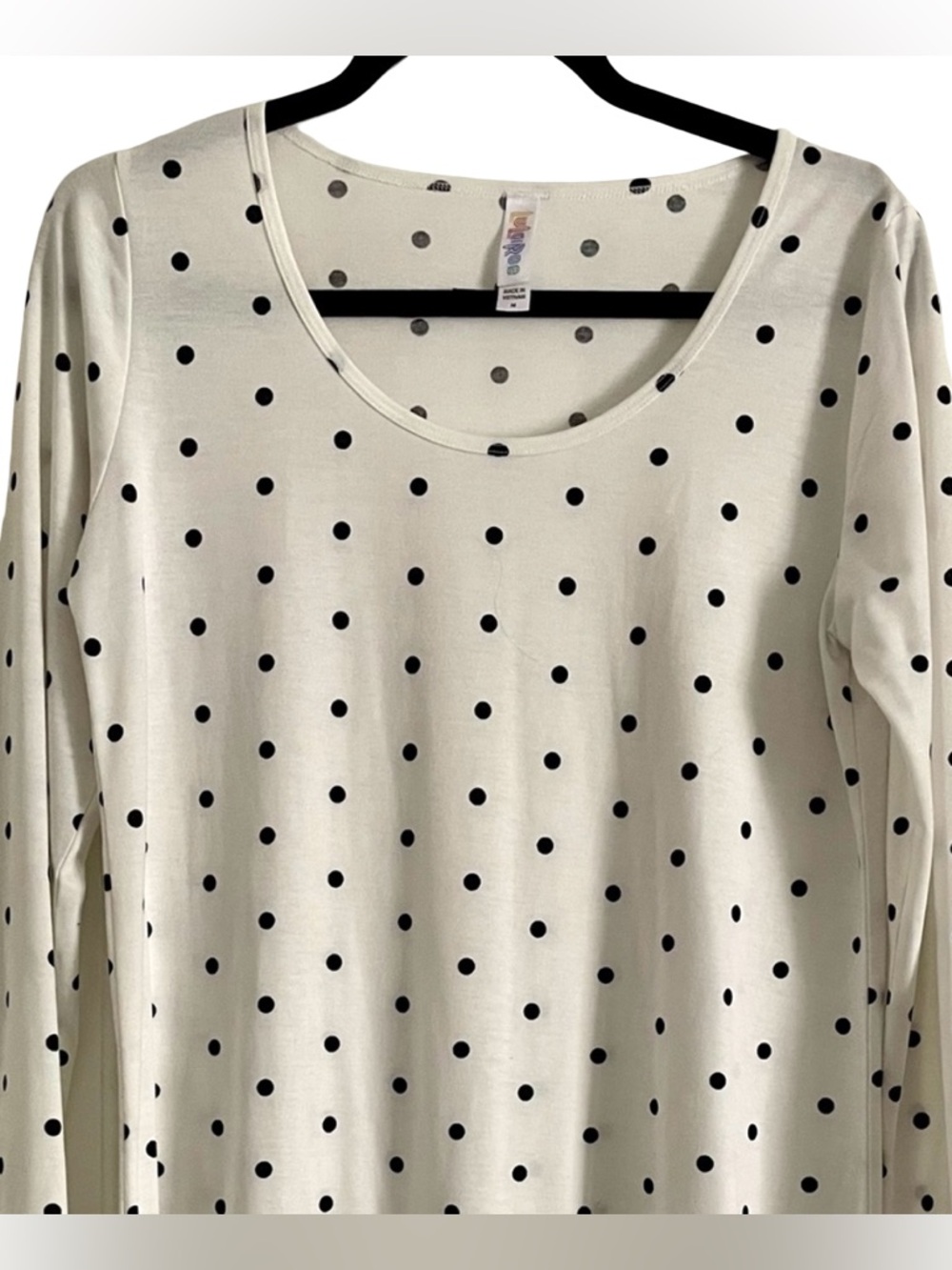 LuLaRoe Lynnae Long Sleeve Top Cream With Black Polka-Dots Size Medium